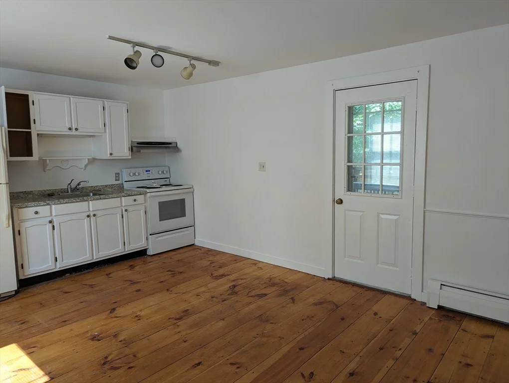 1 bed, 1 bath apartment for rent at 81/2 Russia Unit 0, Newburyport — photo 10 of 17