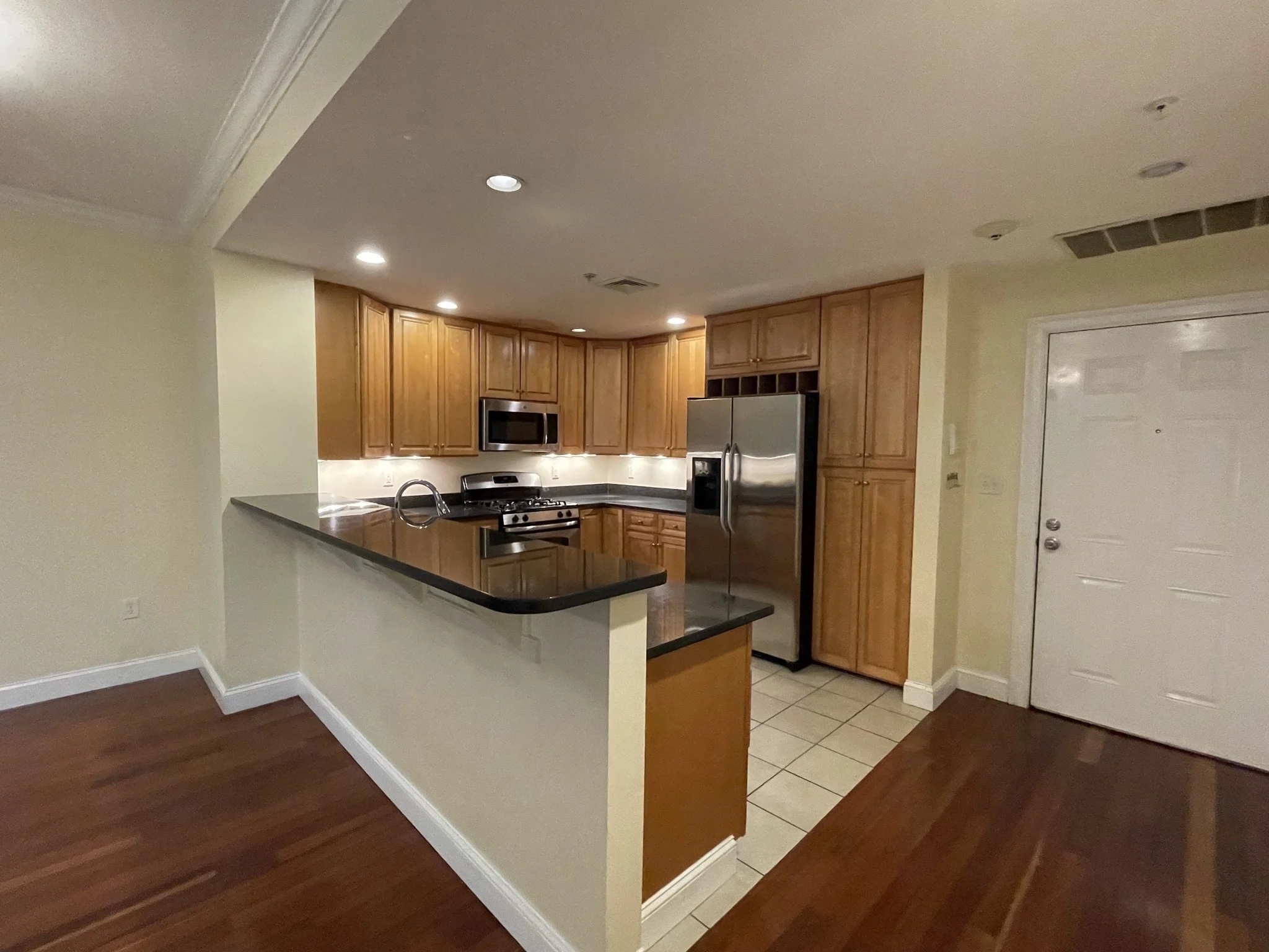2 bed, 2 bath apartment for rent at 81-87 Fairmount Ave Unit 8, Hyde Park — photo 3 of 12