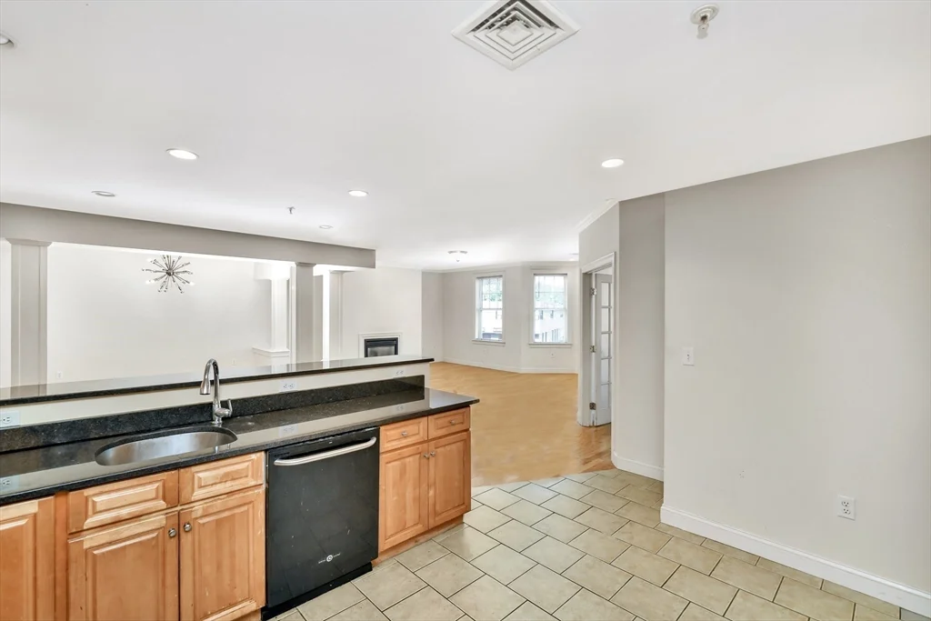 3 bed, 2 bath apartment for rent at 81-87 Fairmount Unit 10, Hyde Park — photo 17 of 30