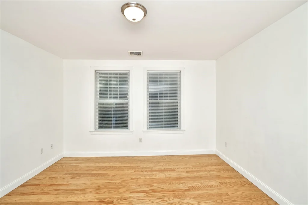 3 bed, 2 bath apartment for rent at 81-87 Fairmount Unit 10, Hyde Park — photo 25 of 30