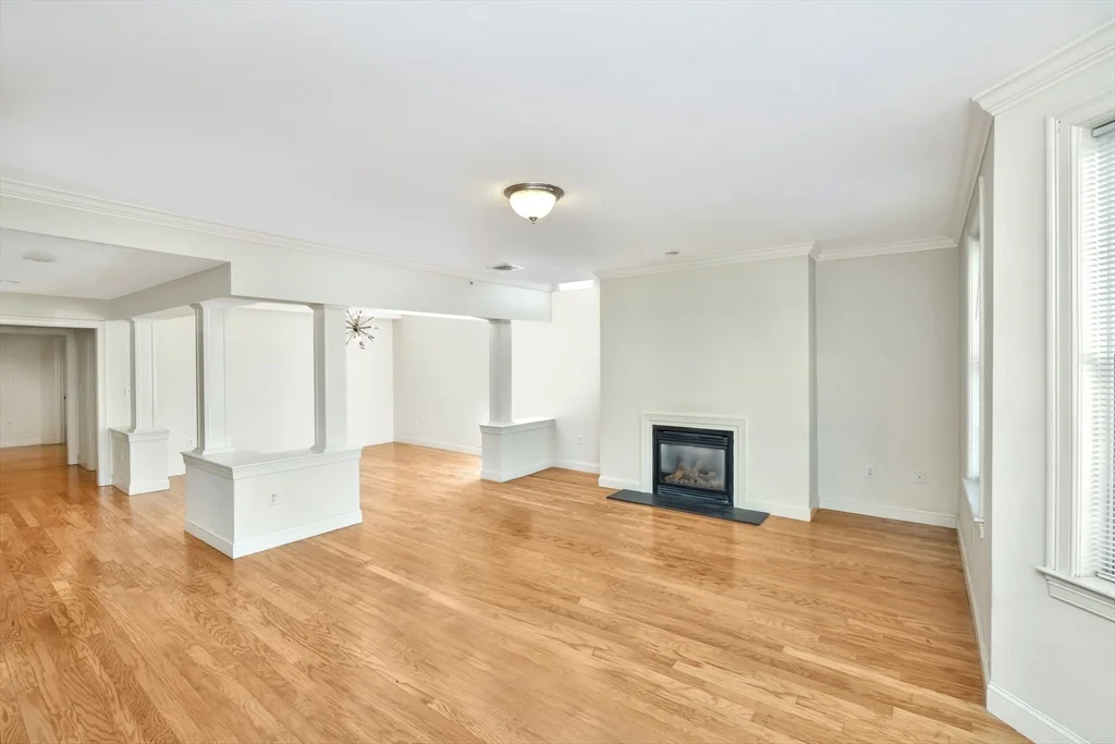 3 bed, 2 bath apartment for rent at 81-87 Fairmount Unit 10, Hyde Park — photo 9 of 30