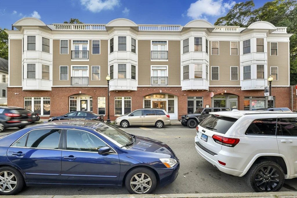 3 bed, 2 bath apartment for rent at 81-87 Fairmount Unit 10, Hyde Park — photo 1 of 30
