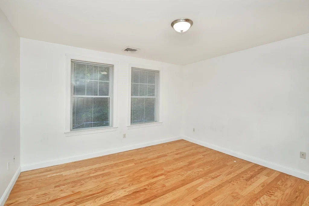 3 bed, 2 bath apartment for rent at 81-87 Fairmount Unit 10, Hyde Park — photo 24 of 30