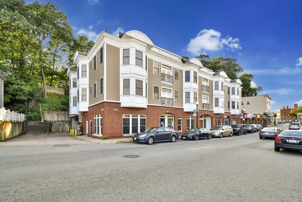 3 bed, 2 bath apartment for rent at 81-87 Fairmount Unit 10, Hyde Park — photo 2 of 30