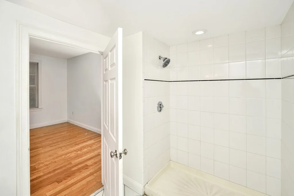 3 bed, 2 bath apartment for rent at 81-87 Fairmount Unit 10, Hyde Park — photo 27 of 30