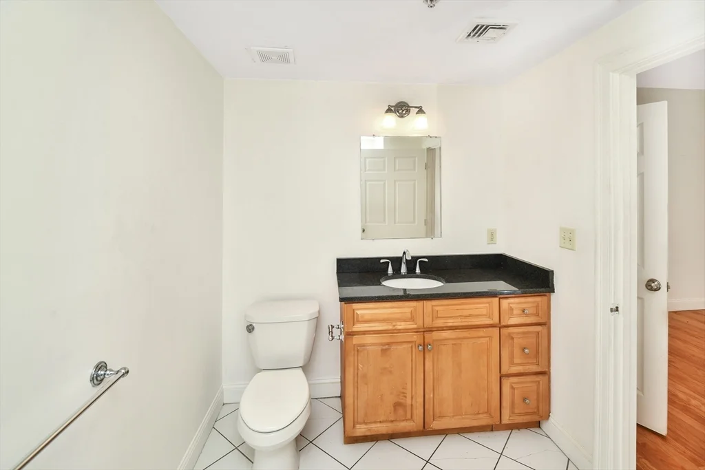 3 bed, 2 bath apartment for rent at 81-87 Fairmount Unit 10, Hyde Park — photo 13 of 30