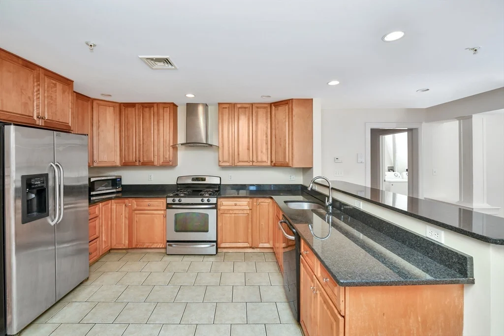 3 bed, 2 bath apartment for rent at 81-87 Fairmount Unit 10, Hyde Park — photo 19 of 30