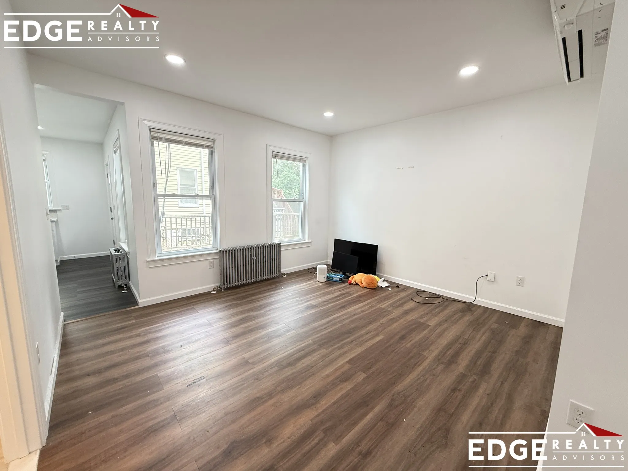 5 bed, 3 bath apartment for rent at 81 Alder St Unit A, South Side — photo 4 of 15