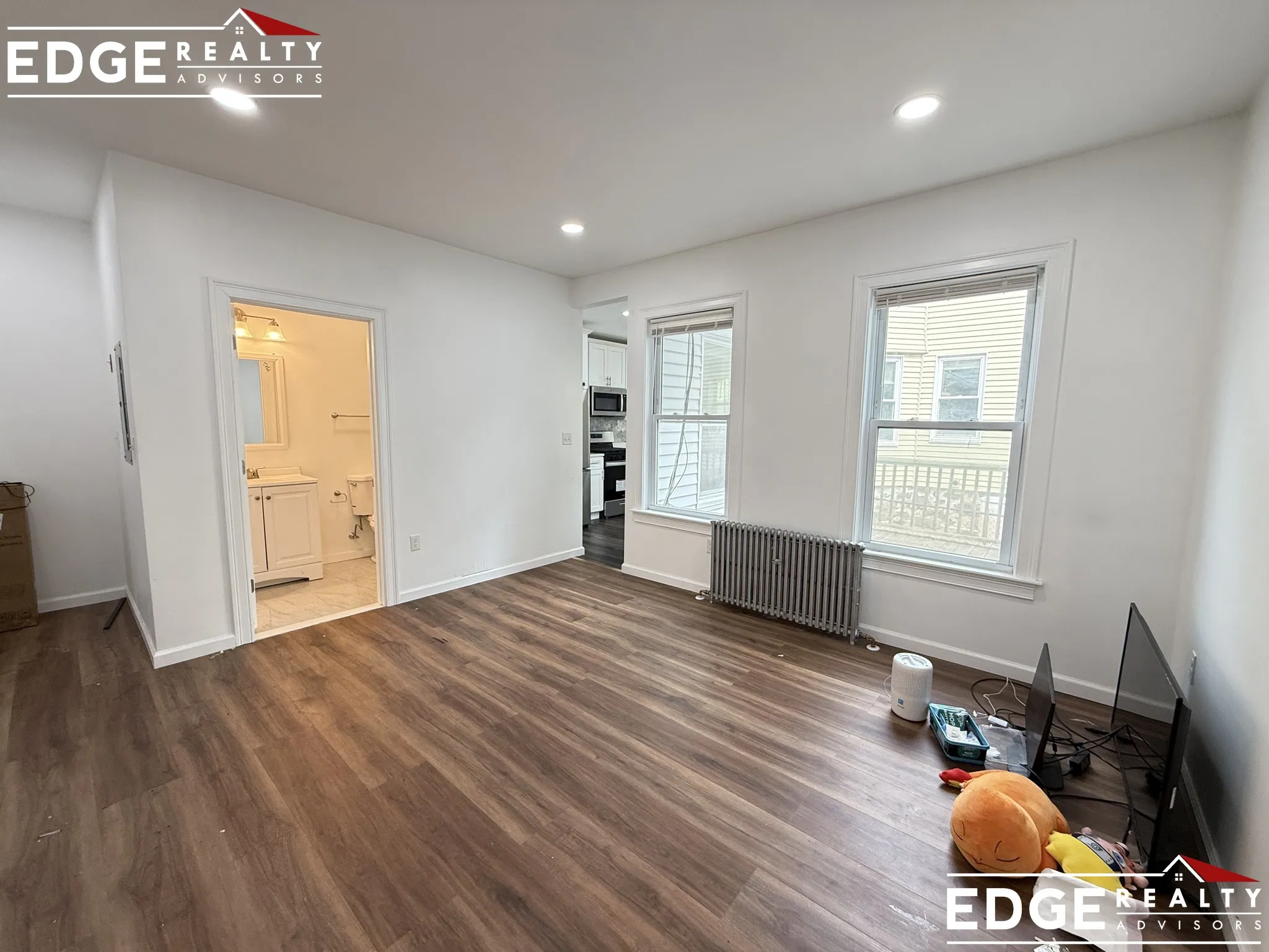 5 bed, 3 bath apartment for rent at 81 Alder St Unit A, South Side — photo 3 of 15