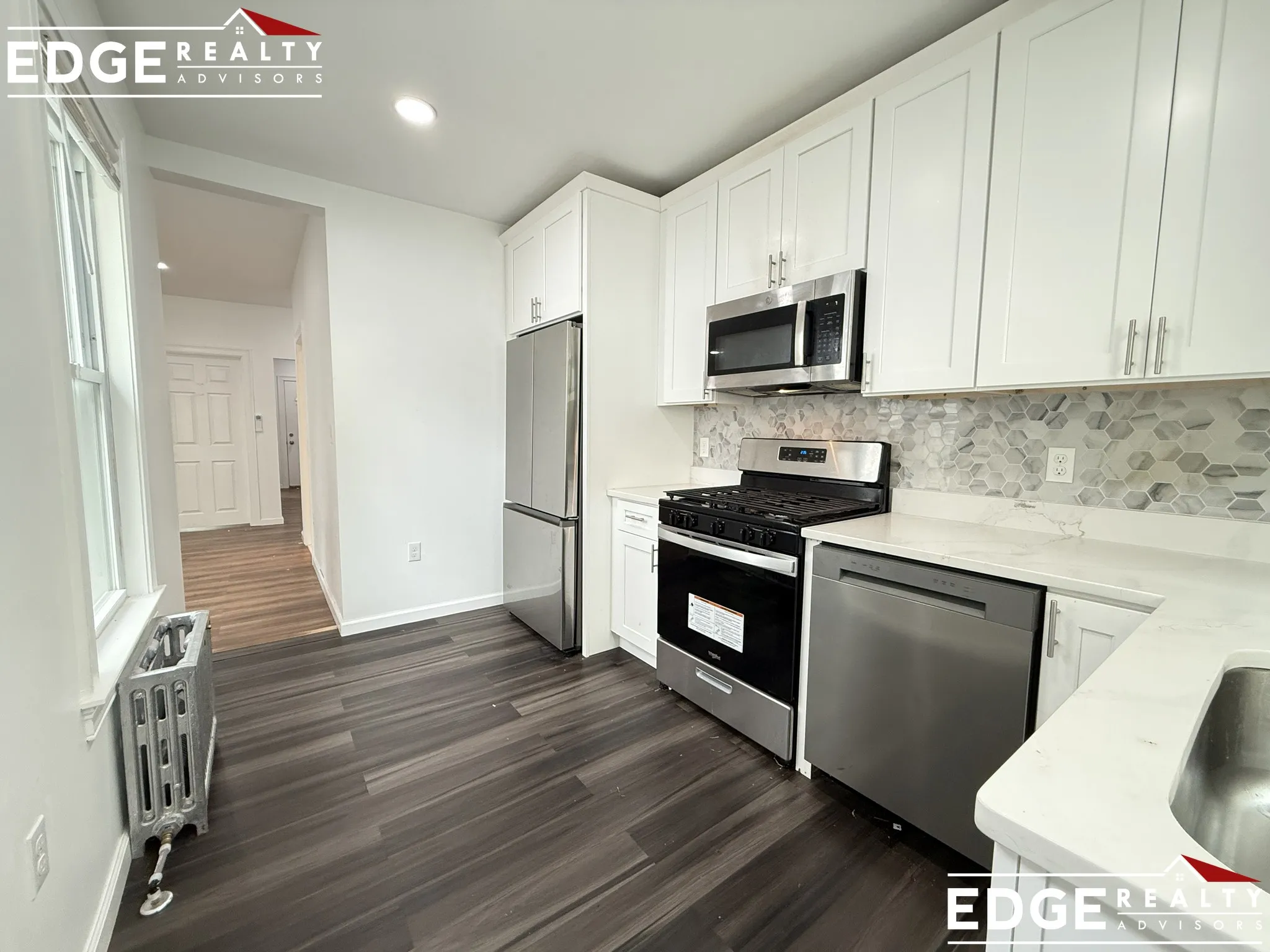 5 bed, 3 bath apartment for rent at 81 Alder St Unit A, South Side — photo 2 of 15