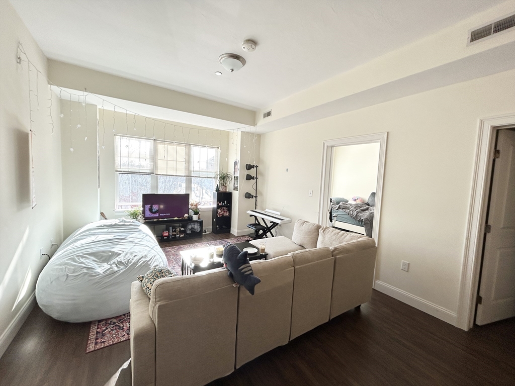2 bed, 1.5 bath apartment for rent at 81 Amory St Unit 303, Jamaica Plain — photo 3 of 10