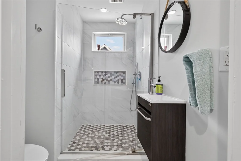 4 bed, 2 bath apartment for rent at 81 Bailey Rd Unit 2, Ten Hills — photo 8 of 19