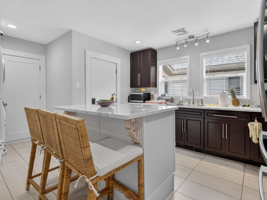 4 bed, 2 bath apartment for rent at 81 Bailey Rd Unit 2, Ten Hills — photo 3 of 19