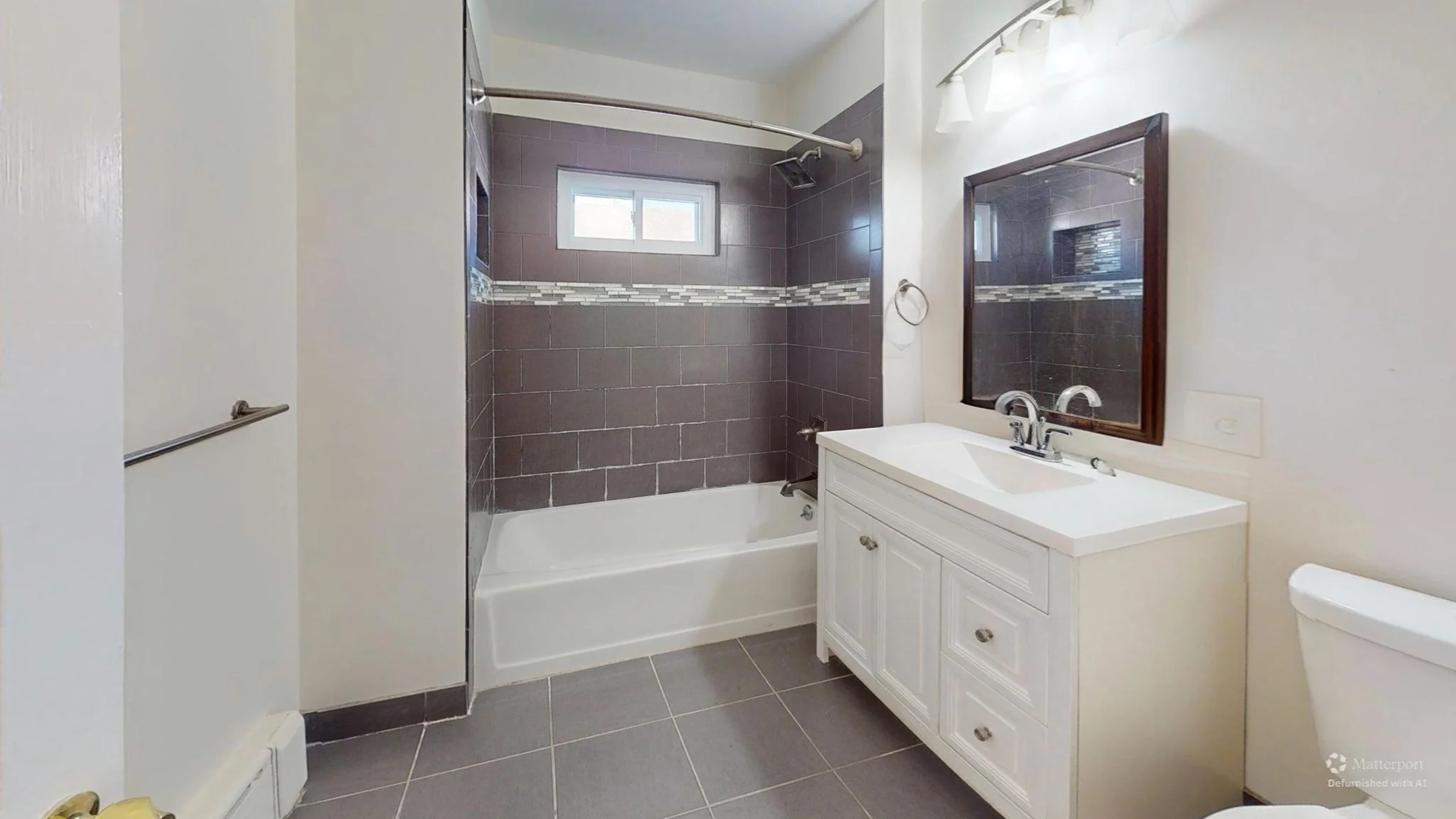 6 bed, 2 bath apartment for rent at 81 Bellevue Ave, Winthrop — photo 8 of 20