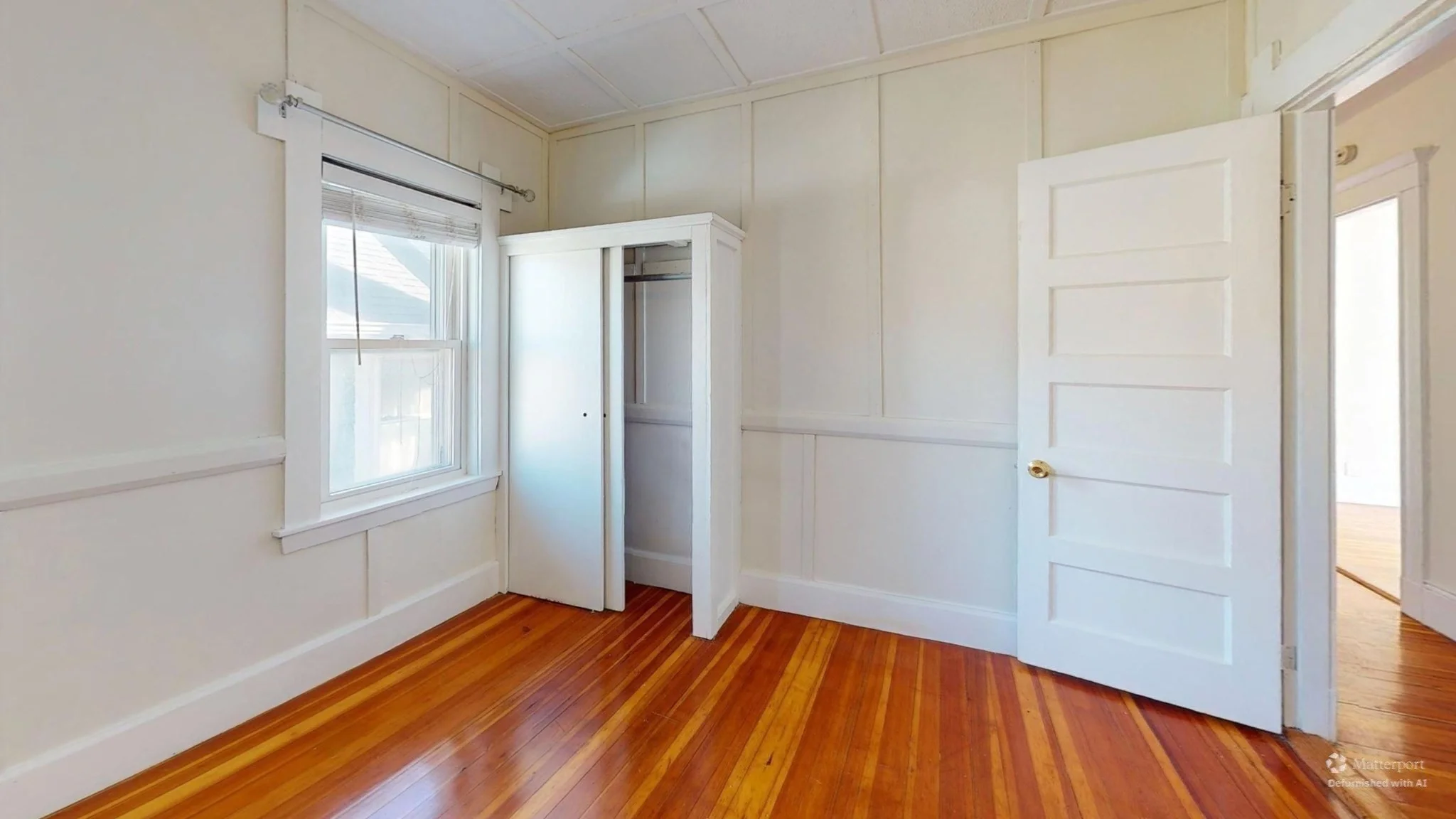 6 bed, 2 bath apartment for rent at 81 Bellevue Ave, Winthrop — photo 15 of 20