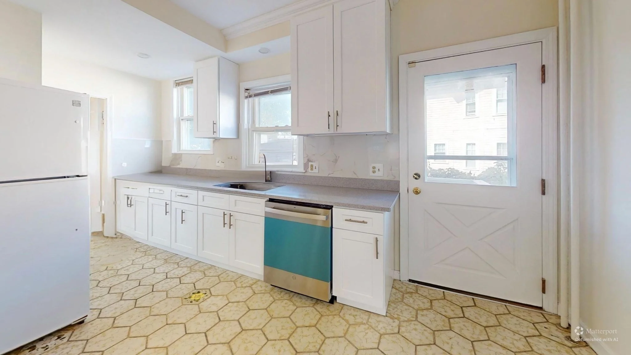 6 bed, 2 bath apartment for rent at 81 Bellevue Ave, Winthrop — photo 4 of 20