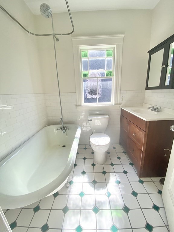 3 bed, 2 bath apartment for rent at 81 Benton Unit 2, Powder House Square — photo 24 of 27