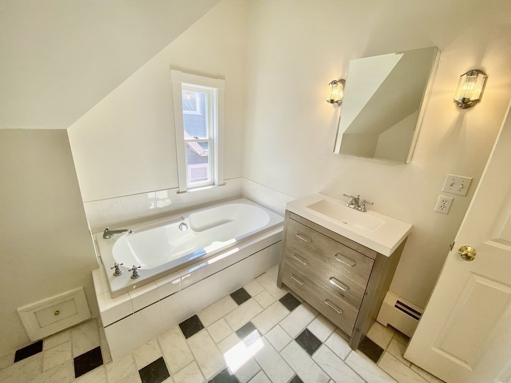 3 bed, 2 bath apartment for rent at 81 Benton Unit 2, Powder House Square — photo 7 of 27