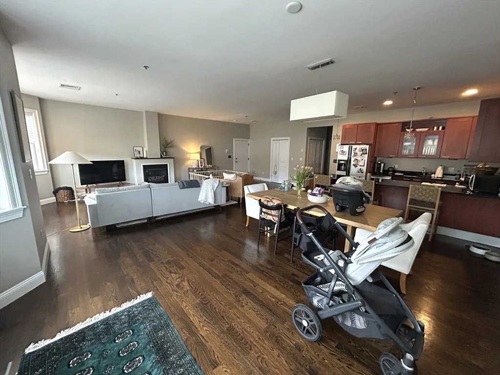 2 bed, 2 bath apartment for rent at 81 Boylston St Unit 3, Brookline Village — photo 4 of 13