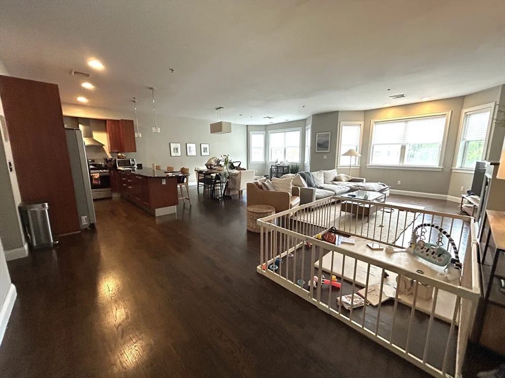 2 bed, 2 bath apartment for rent at 81 Boylston St Unit 3, Brookline Village — photo 2 of 13