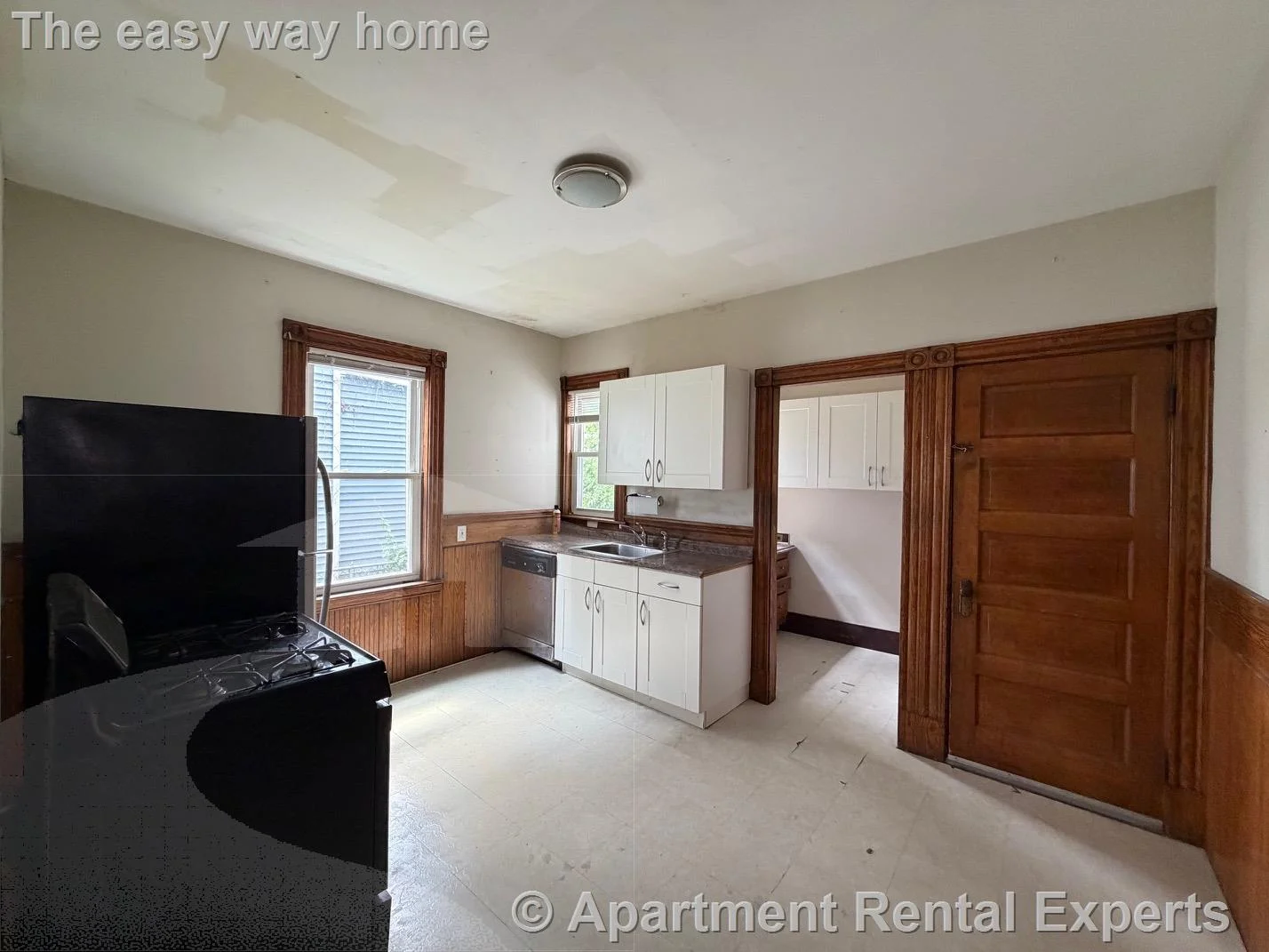 2 bed, 1 bath apartment for rent at 81 Bristol Rd Unit 1, Powder House Square — photo 3 of 15