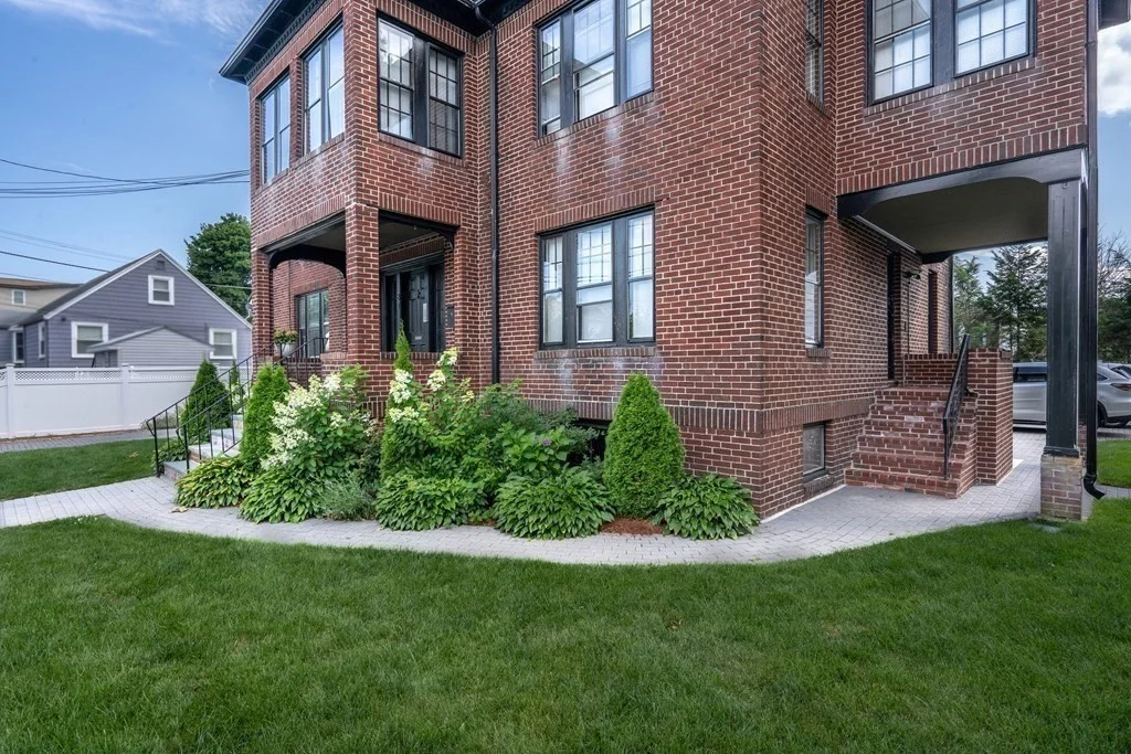 5 bed, 2 bath apartment for rent at 81 Butler St Unit 2, Revere — photo 3 of 25