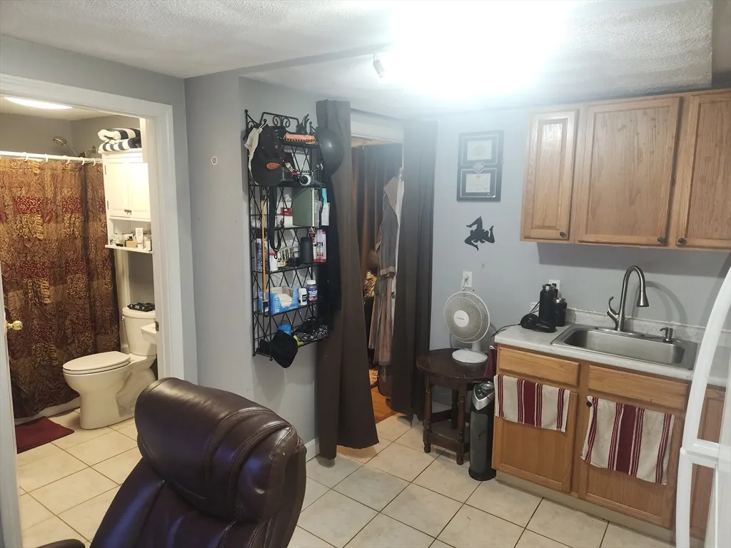 1 bed, 1 bath apartment for rent at 81 Cabot Unit 1M, Beverly — photo 2 of 13