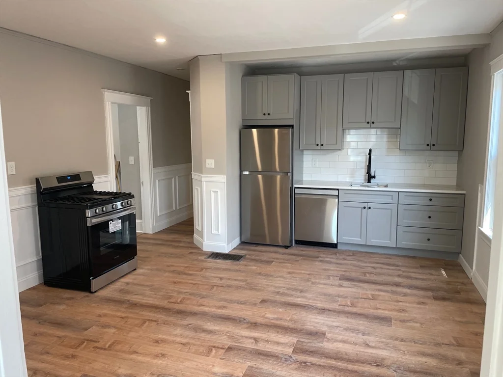3 bed, 1 bath apartment for rent at 81 Congress St Unit F2, Salem — photo 4 of 15
