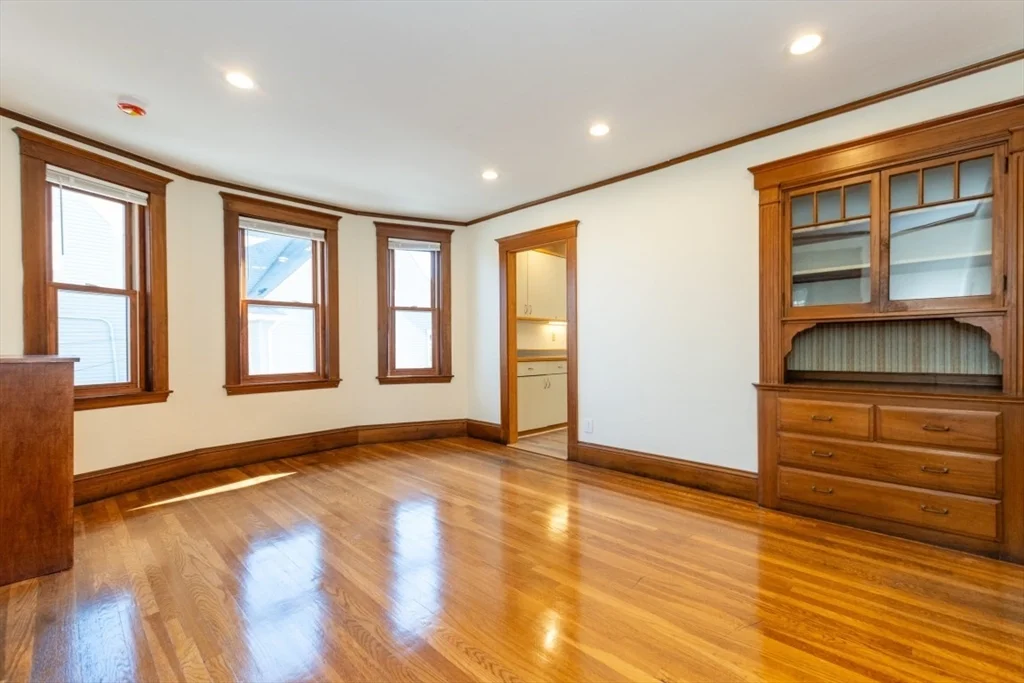 3 bed, 2 bath apartment for rent at 81 Cushing Ave Unit 81, Belmont — photo 3 of 29