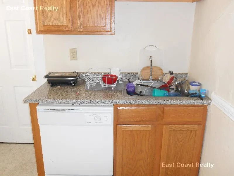 3 bed, 1 bath apartment for rent at 81 Empire St Unit 3 Ht & Hw Incl, Allston — photo 11 of 15