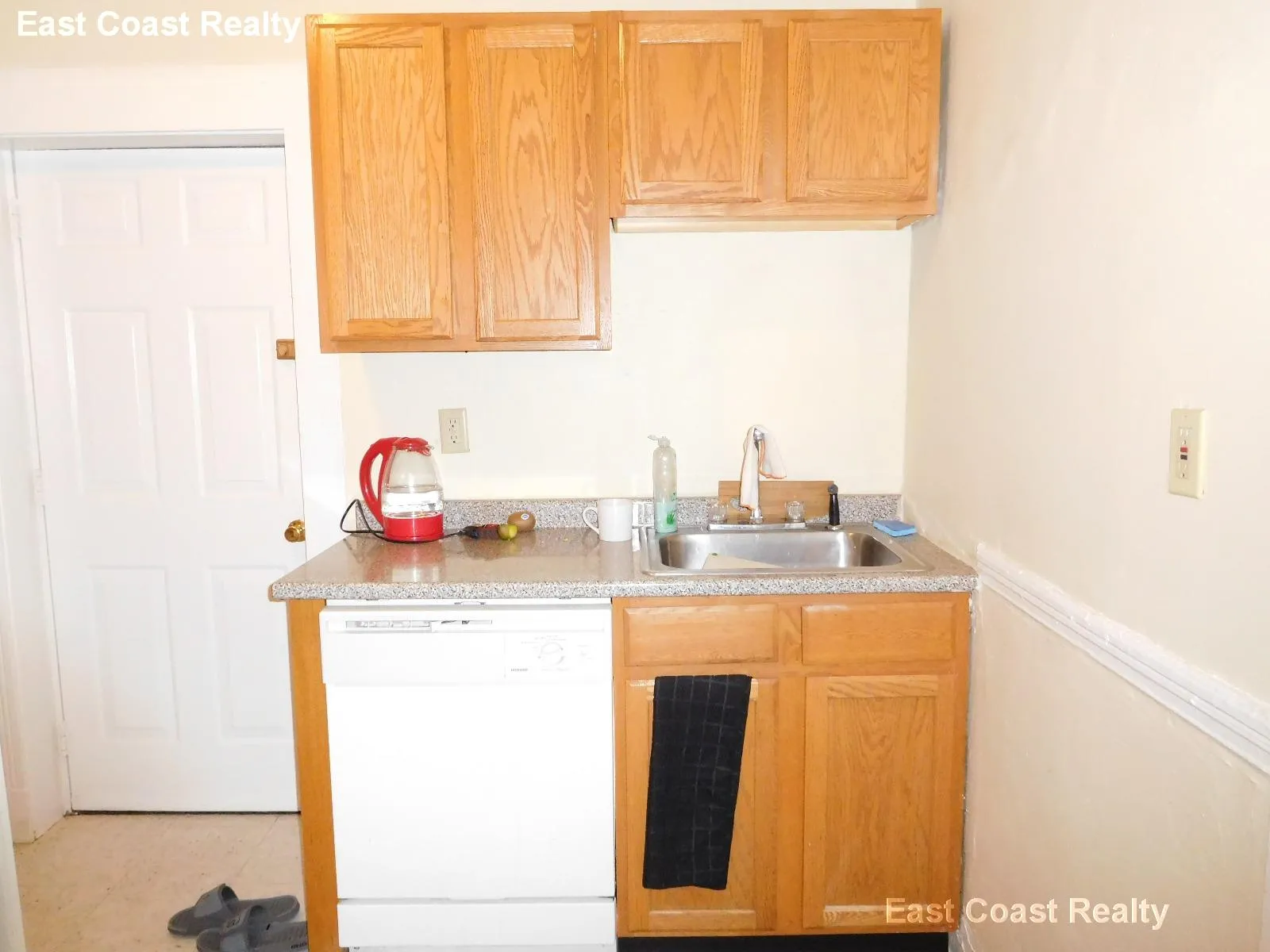 3 bed, 1 bath apartment for rent at 81 Empire St Unit 3 Ht & Hw Incl, Allston — photo 6 of 15