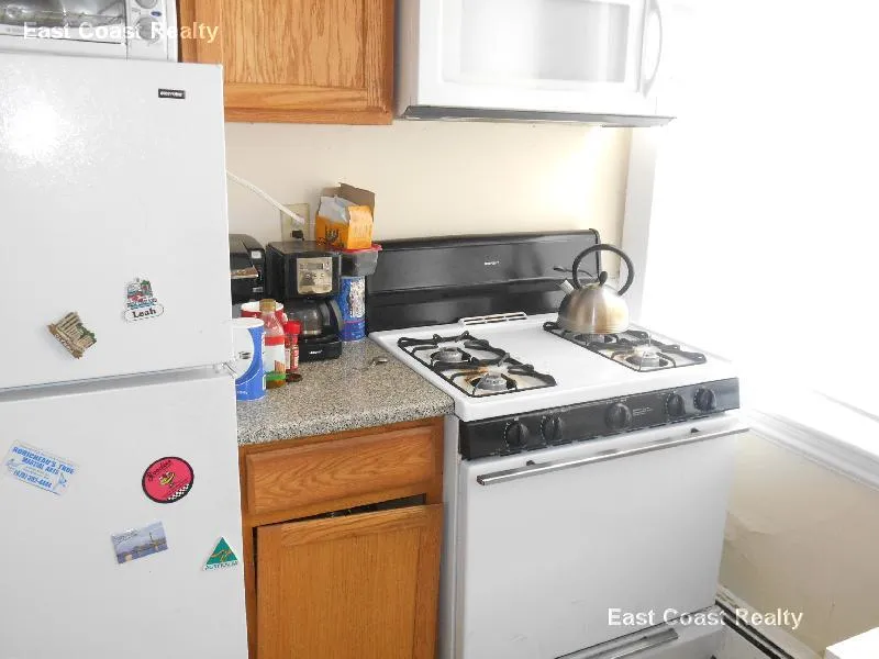 3 bed, 1 bath apartment for rent at 81 Empire St Unit 3 Ht & Hw Incl, Allston — photo 5 of 15