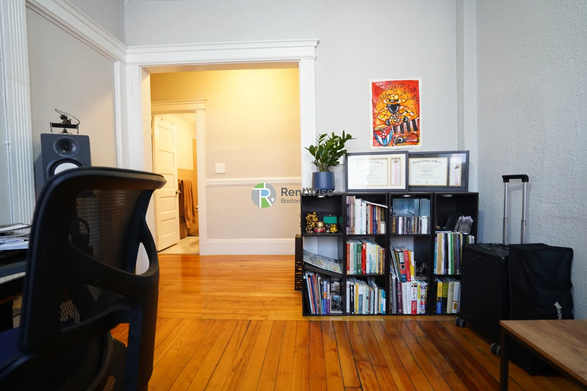 2 bed, 1 bath apartment for rent at 81 Empire St Unit 4 Ht & Hw Incl, Allston — photo 4 of 14