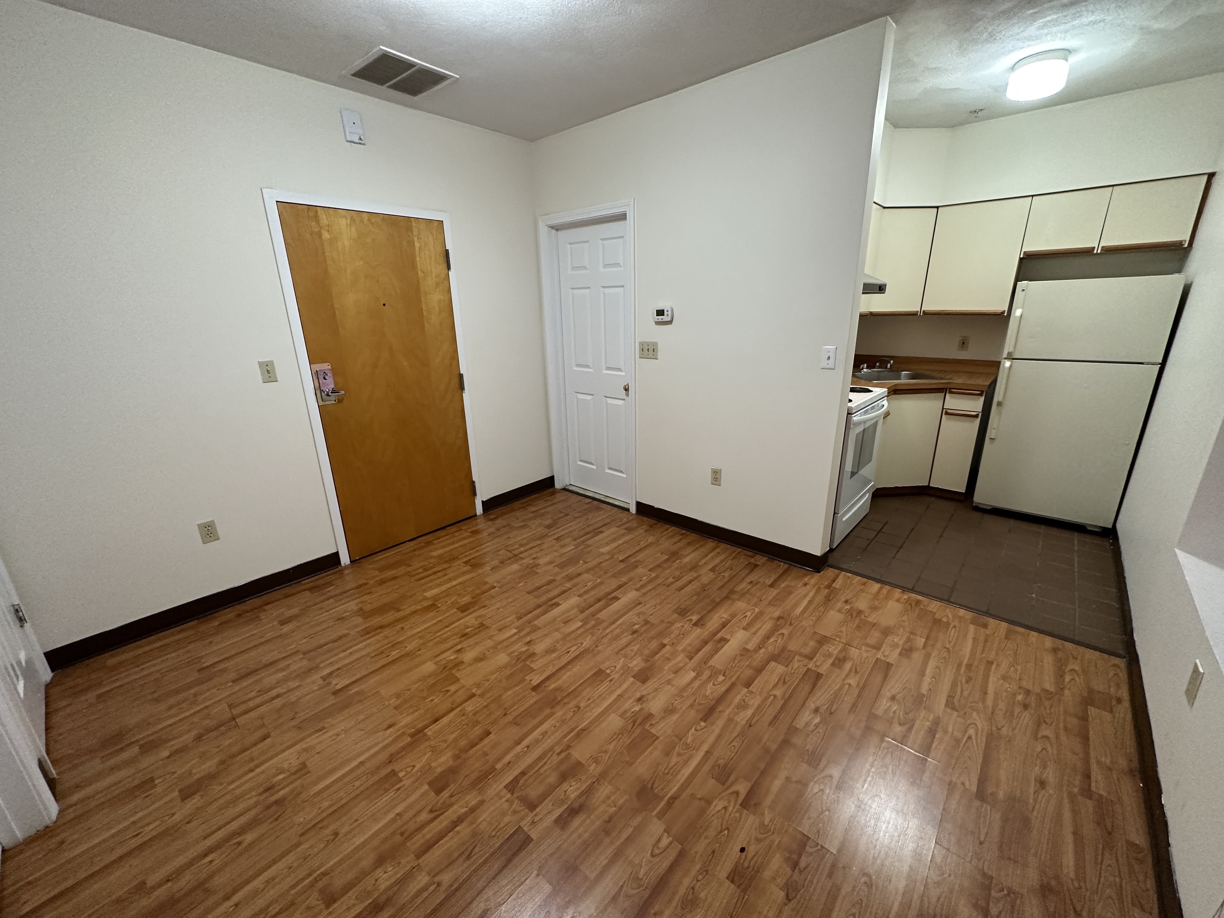 Studio bed, 1 bath apartment for rent at 81 Essex St Unit 41-CF, Chinatown — photo 4 of 11
