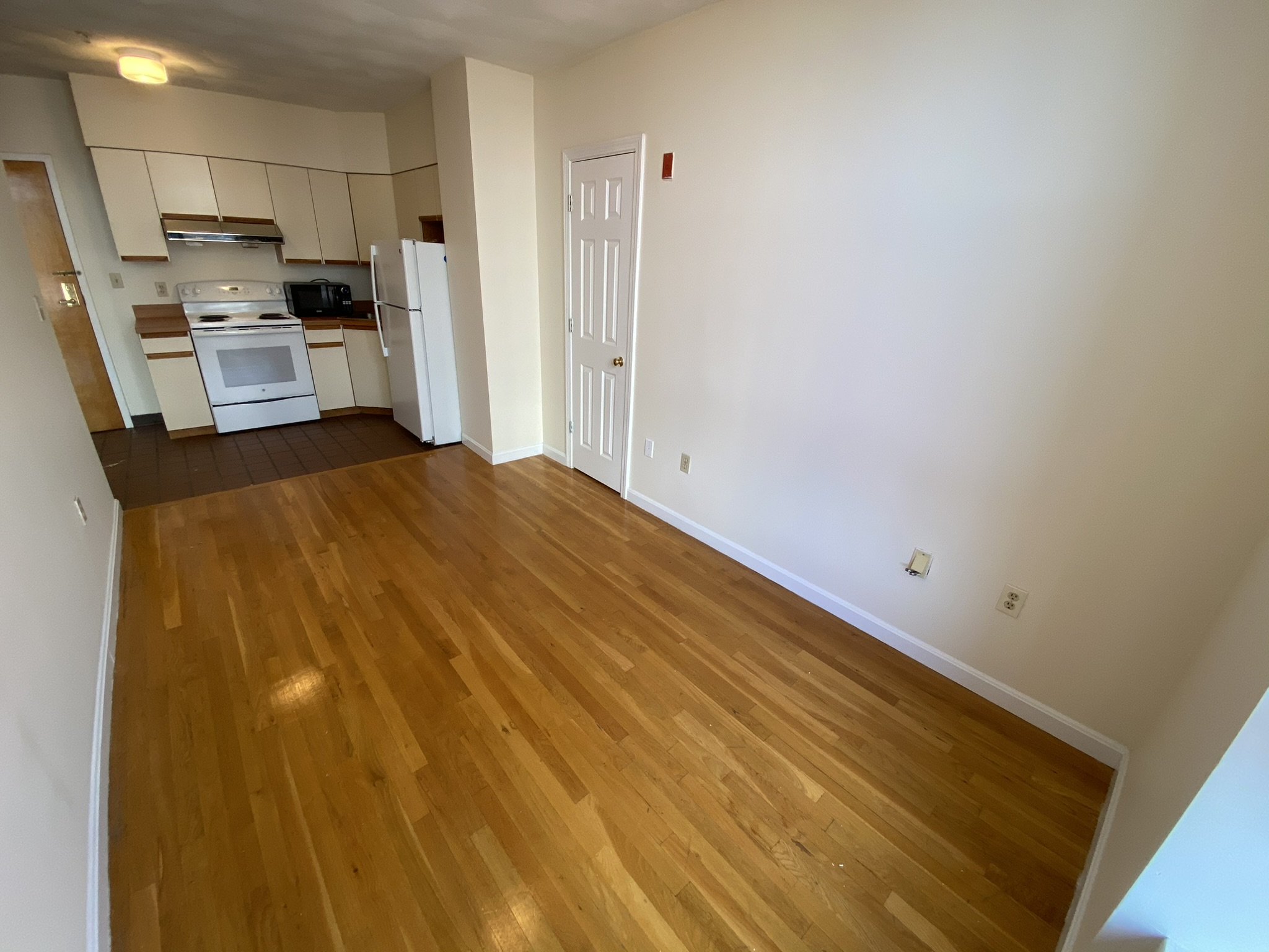 1 bed, 1 bath apartment for rent at 81 Essex St Unit 75-CF, Chinatown — photo 3 of 11