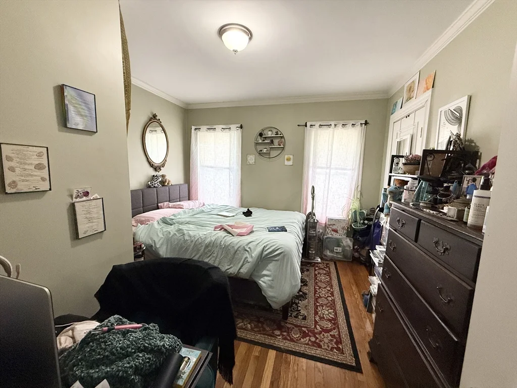 3 bed, 1 bath apartment for rent at 81 Florence St Unit 1, Jamaica Plain — photo 4 of 8