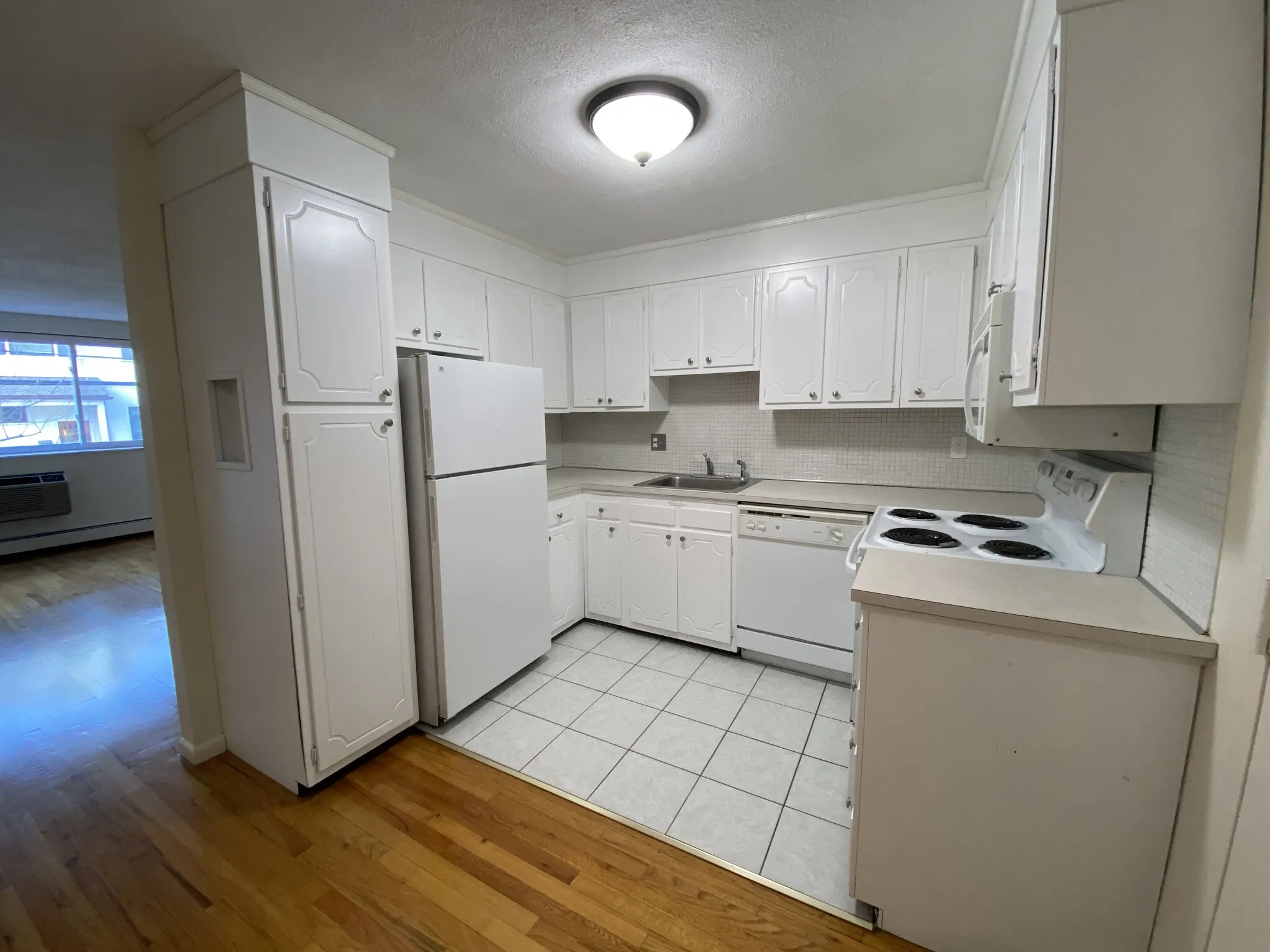 1 bed, 1 bath apartment for rent at 81 Green St Unit 24, Coolidge Corner — photo 2 of 18