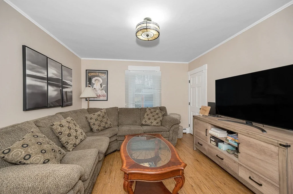3 bed, 1 bath apartment for rent at 81 High St Unit 1, Wilmington — photo 5 of 13
