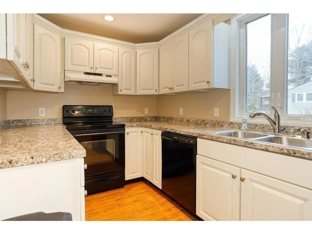 3 bed, 1 bath apartment for rent at 81 High St Unit 1, Wilmington — photo 6 of 13