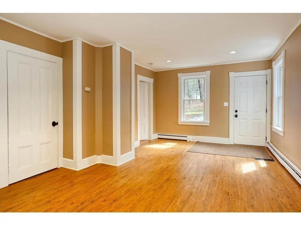 3 bed, 1 bath apartment for rent at 81 High St Unit 1, Wilmington — photo 2 of 13