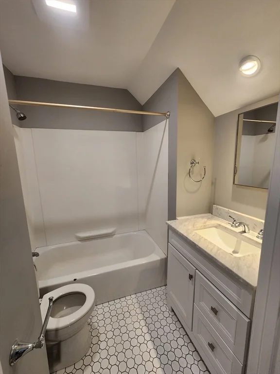 2 bed, 1 bath apartment for rent at 81 High St Unit 2, Wilmington — photo 10 of 12