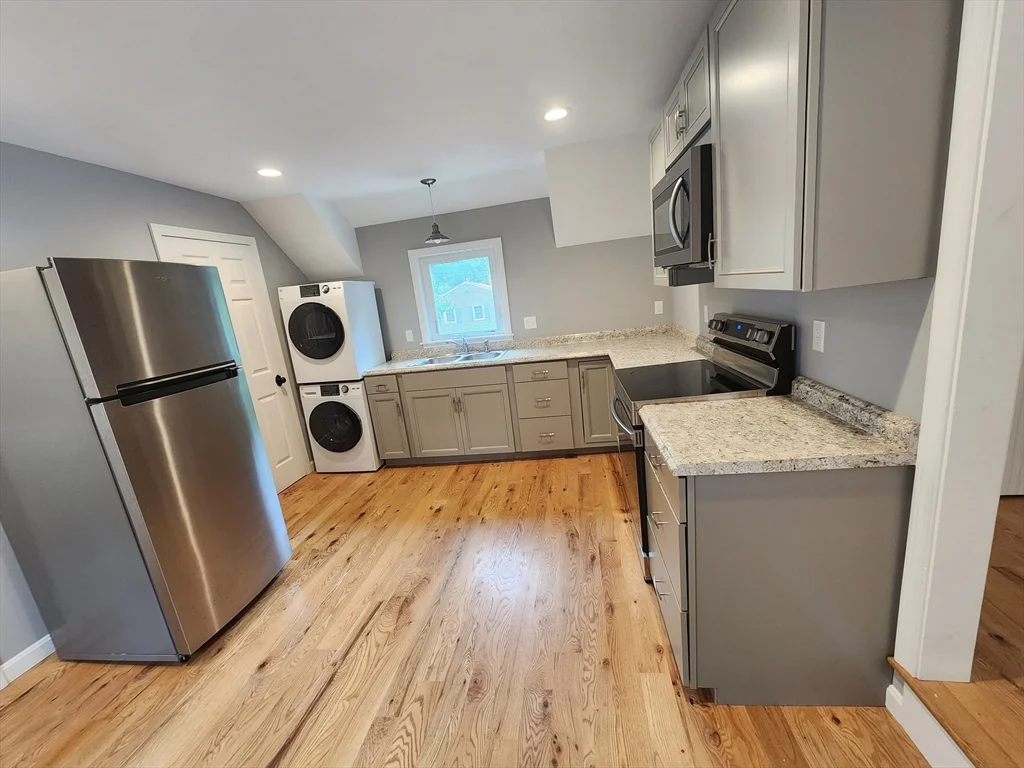2 bed, 1 bath apartment for rent at 81 High St Unit 2, Wilmington — photo 2 of 12