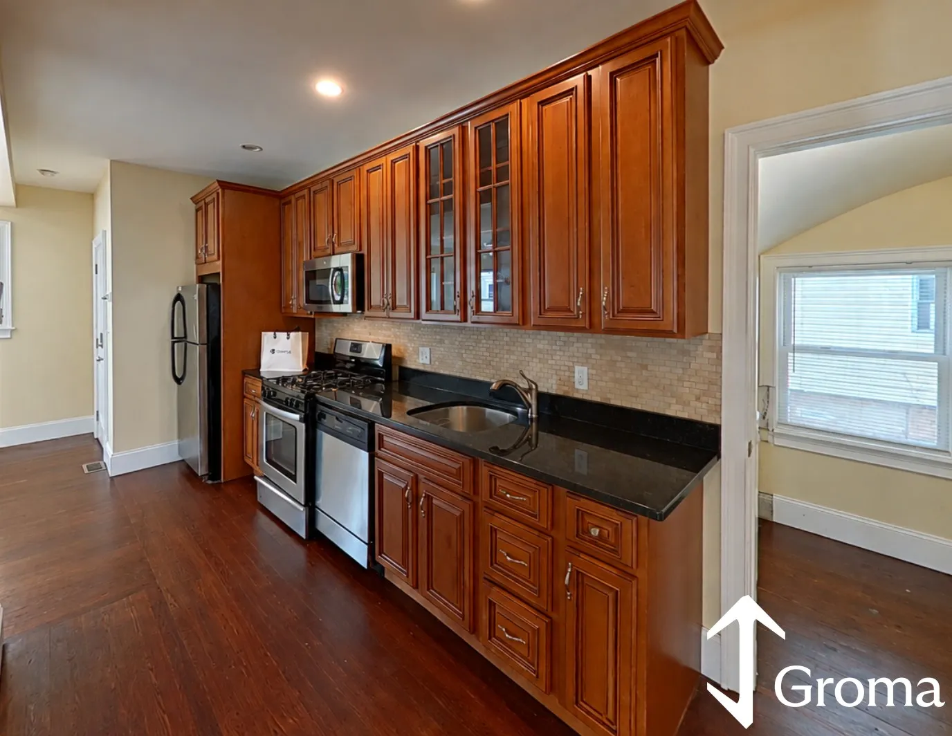 4 bed, 2 bath apartment for rent at 81 Hillside St Unit 1, Mission Hill — photo 1 of 9