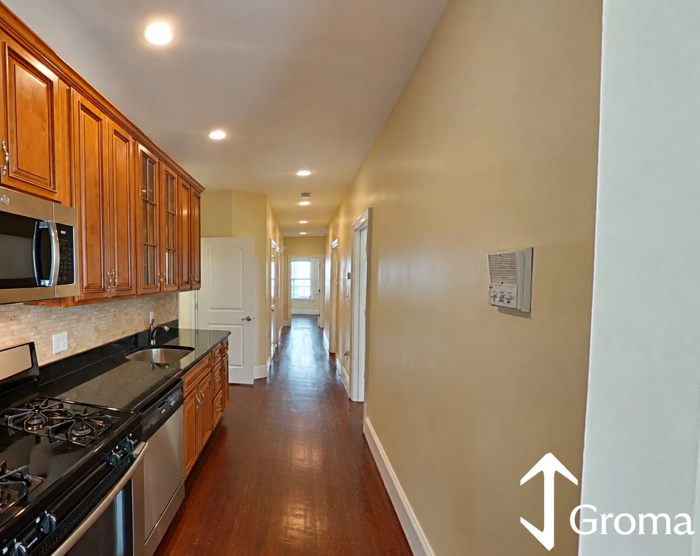 4 bed, 2 bath apartment for rent at 81 Hillside St Unit 1, Mission Hill — photo 2 of 9