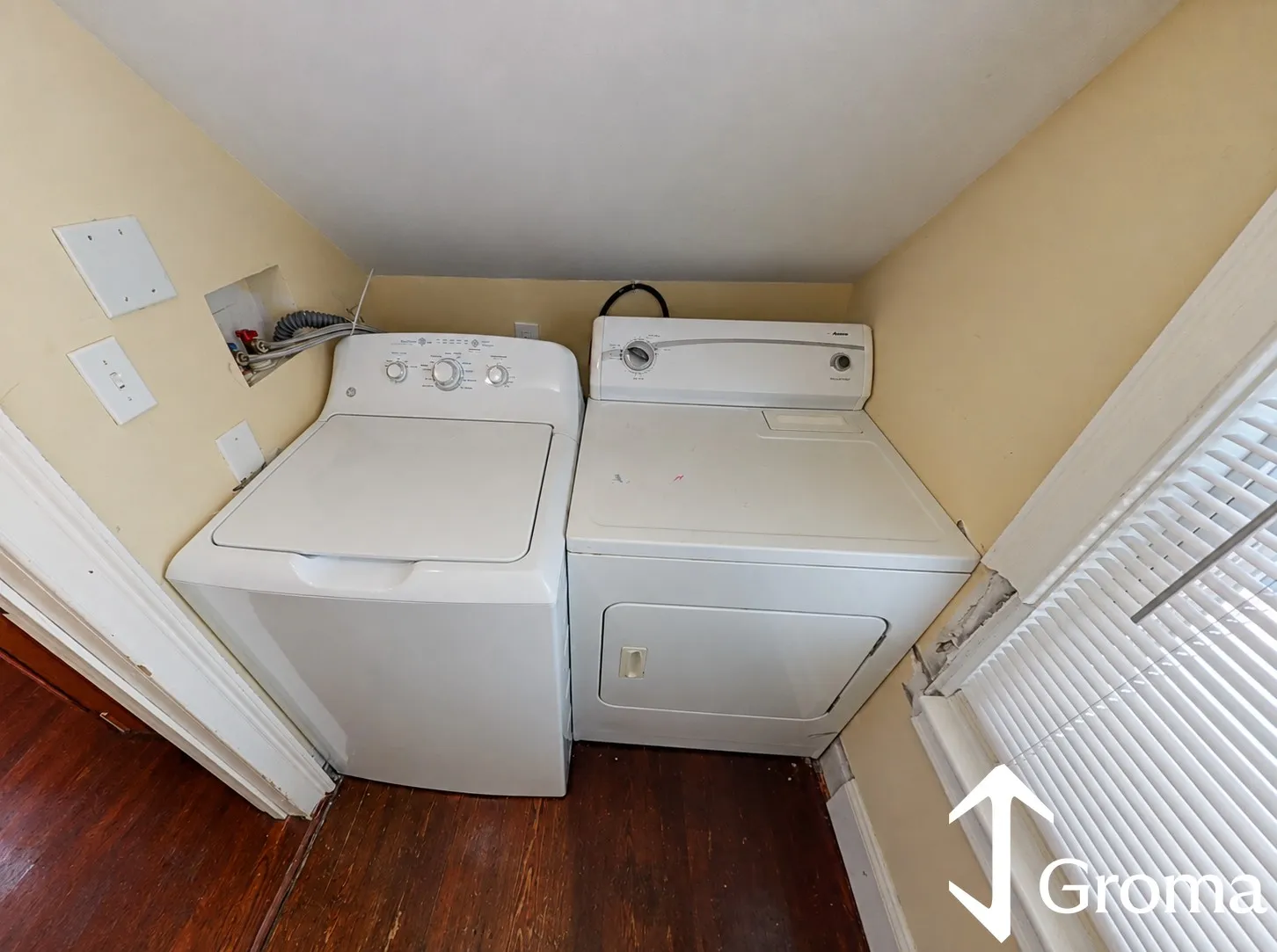 4 bed, 2 bath apartment for rent at 81 Hillside St Unit 1, Mission Hill — photo 4 of 9