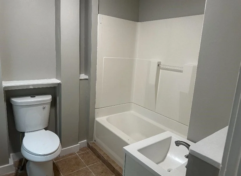 3 bed, 1 bath apartment for rent at 81 Liberty St Unit 2, New Bedford — photo 5 of 7