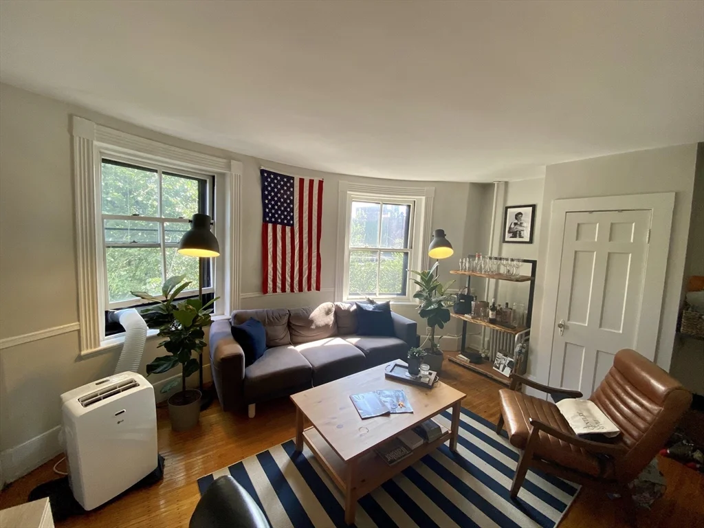1 bed, 1 bath apartment for rent at 81 Mount Vernon St Unit 7, Beacon Hill — photo 1 of 9