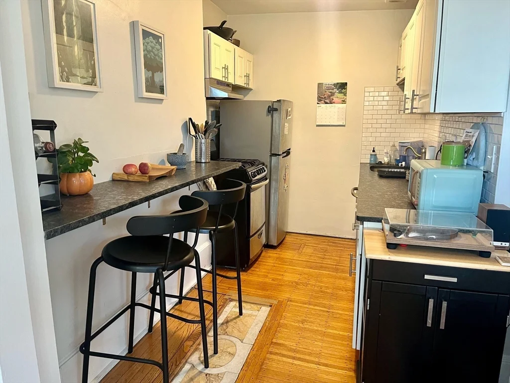 1 bed, 1 bath apartment for rent at 81 Mount Vernon St Unit 7, Beacon Hill — photo 4 of 9
