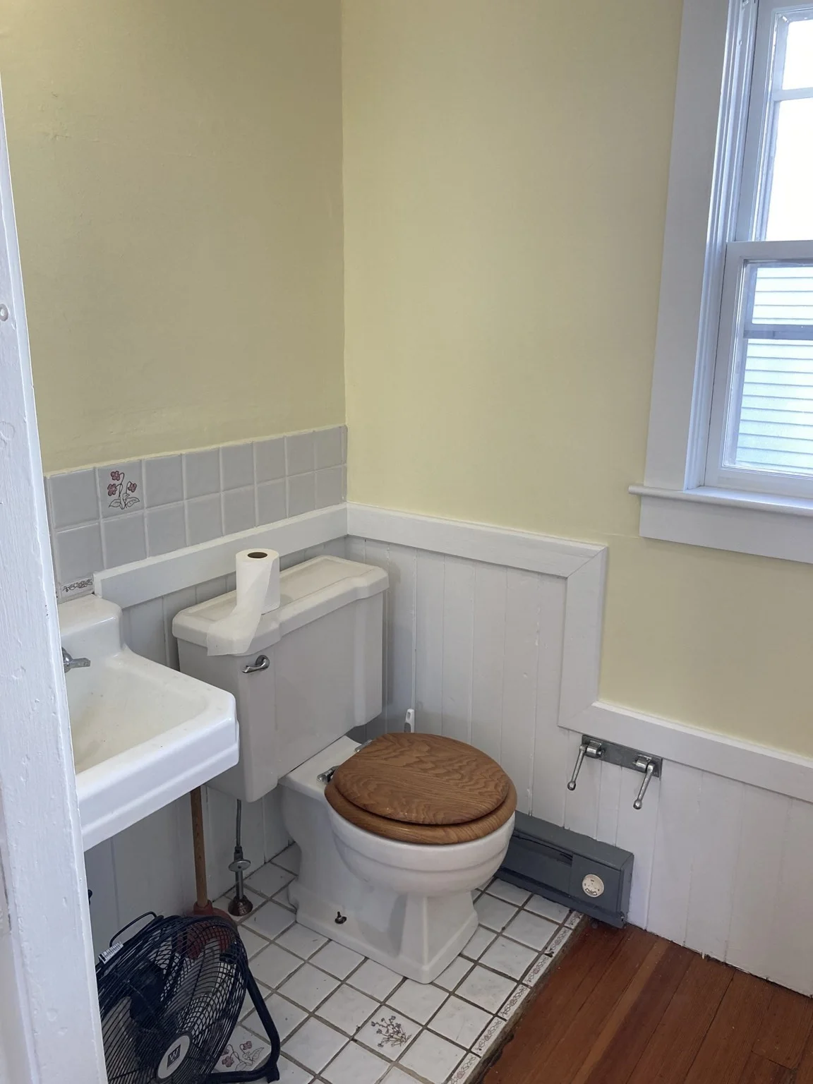 5 bed, 2 bath apartment for rent at 81 Munroe St Unit Front, Union Square — photo 4 of 33