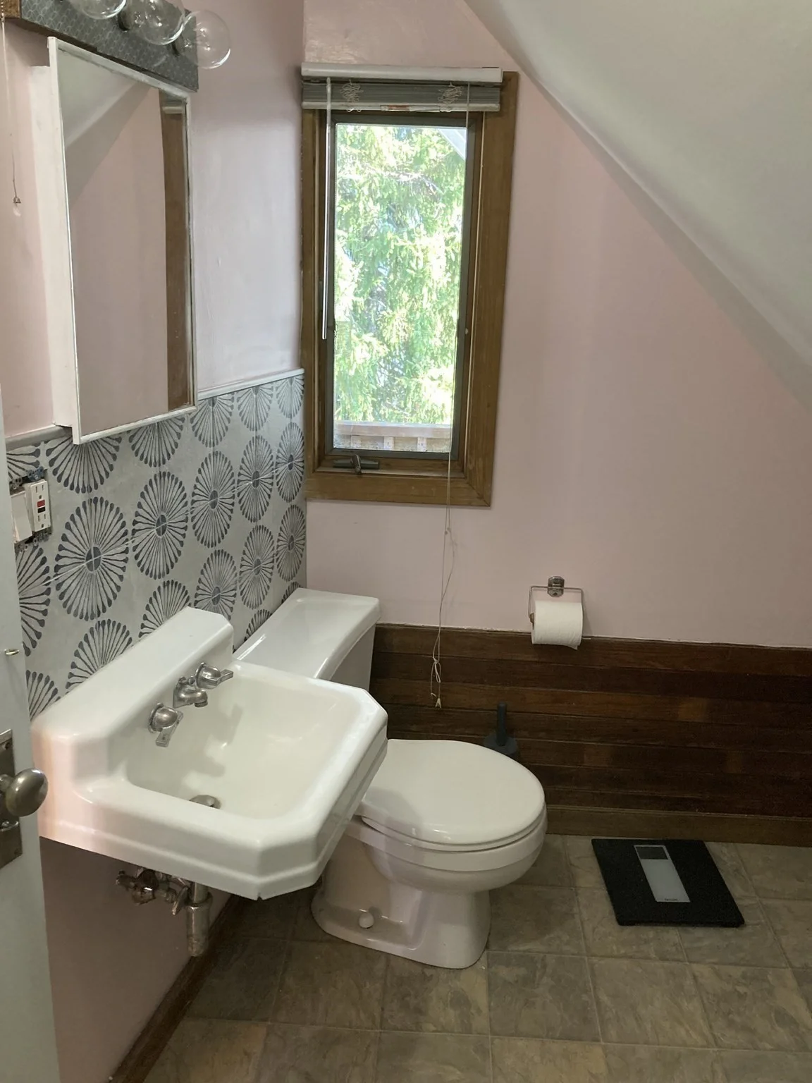 5 bed, 2 bath apartment for rent at 81 Munroe St Unit Front, Union Square — photo 28 of 33